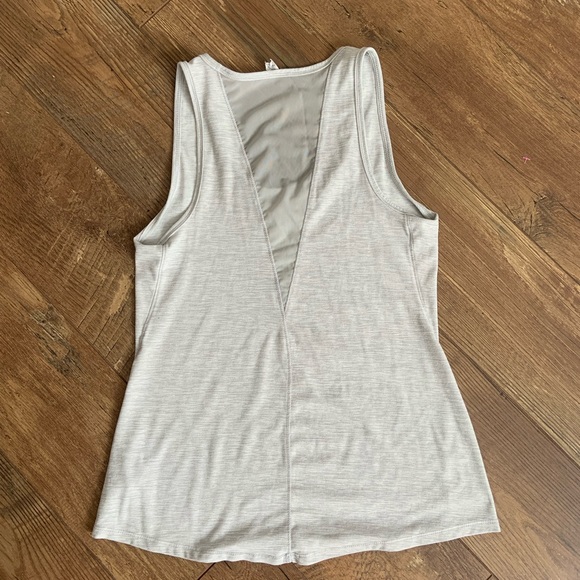 Razor back work out tank top - Picture 3 of 4